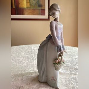 RETIRED 1994 ‘BASKET OF LOVE LLADRO’ PORCELAIN FIGURINE -Item# 01007622